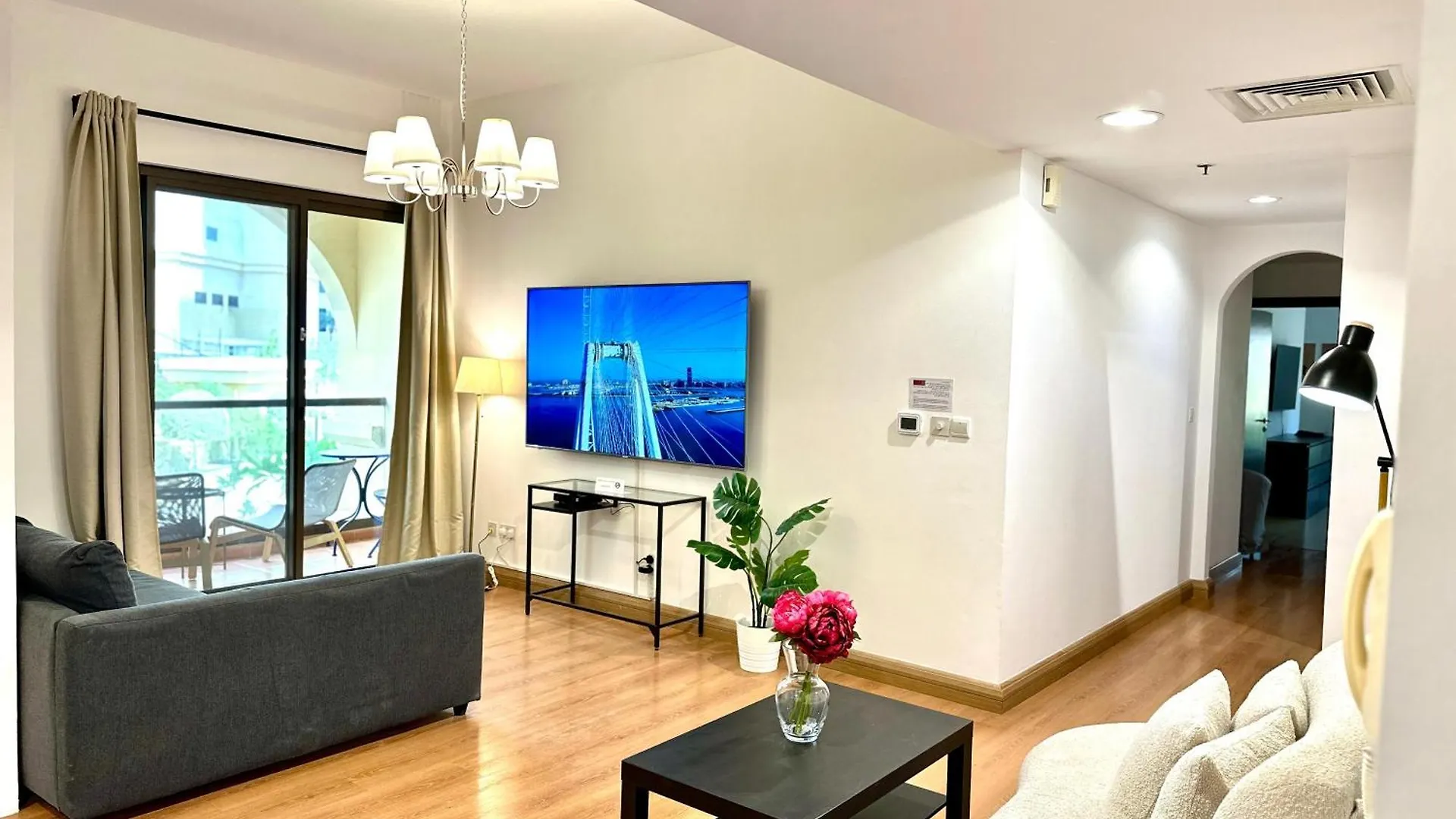 Beautiful 2Br & 4Br Apartments On Jbr Beach, Walking Distance To Bluewaters Island - By Sunkissed Holiday Homes دبي